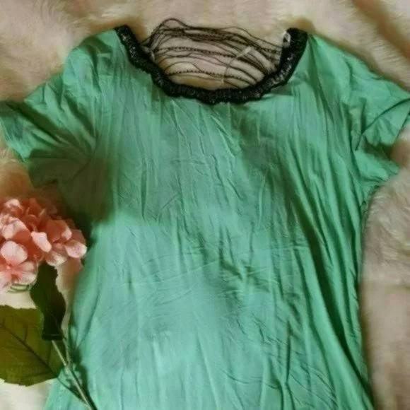 ♡3/$30♡ BKE Boutique NWOT top with beaded open back - Picture 3 of 4